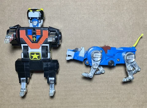 Vintage 1984 LJN WEP Voltron Black & Blue Lion Force Pullback Action Figures Lot Cover