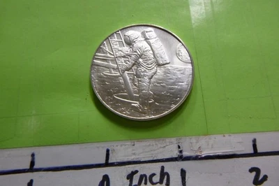 APOLLO 11 SPACE NASA MOON LAND MISSION THE EAGLE HAS LANDED SILVER COIN 2AP4 - Image 1 of 3