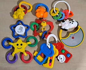 Juguete de colección sonajeros/hacedores de ruido Fisher Price Discovery Toys revista para padres - Imagen 1 de 20