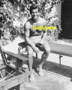 013 GEORGE NADER DESNUDO EN TRAJE DE BAÑO EN TRAMPOLÍN FOTO BEEFCAKE - Imagen 1 de 1