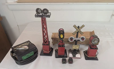 1930s Marx Automatic Signals Searchlight Tower Crossing Light & Transformer - Image 1 of 4