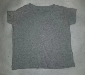 Top para niños Carter's gris manga corta talla 6 meses 100 % algodón - Imagen 1 de 2