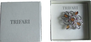 Broche prendedor vintage Trifari tono plata oro y rosa pedrería 2x1,75" nuevo en caja - Imagen 1 de 3