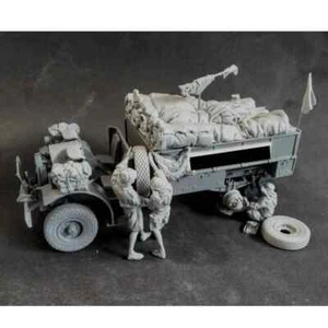 1/35 Resin 3 Man LRDG Crew Changing Tire Plus Load + extras Model Kit Thunder - Picture 1 of 2