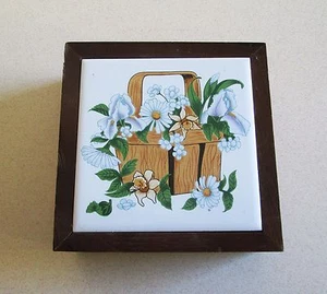 Vintage 4 Tile Coasters Basket Daisy White Flowers w/Wooden Case - Picture 1 of 6