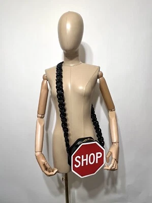 Bolso Moschino de cuero rojo con señal de stop 'SHOP' Foto 1 de 4