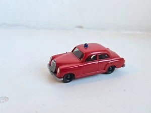 WIKING Brandmeister Mercedes Benz 180 Db Limousine 600/8 ohne Sockel rot - Bild 1 von 7