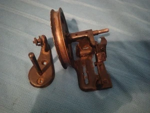 Vintage Cast Iron Sewing Machine Bobbin Winder Off Industrial Singer Sewing Mach - Picture 1 of 3