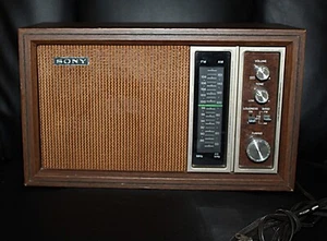 Radio d'epoca Sony TFM-9450W testata AM/FM 2 bande a transistor da tavolo funzionante - Foto 1 di 9