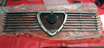 Передний гриль Alfa Romeo Giulietta 116 новый из старых запасов - Изображение 1 из 4