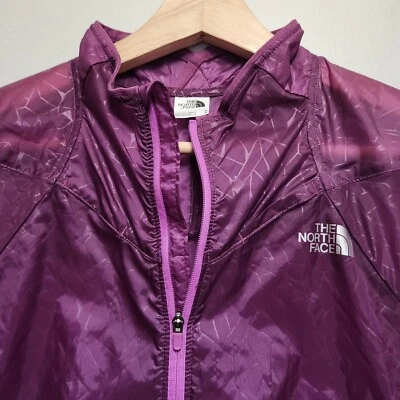 Chaqueta de correr mediana para mujer The North Face TNF púrpura patrón geométrico viento Foto 1 de 4
