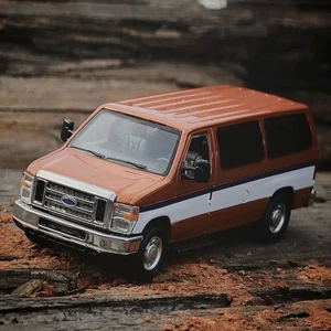 1:64 Ford E-350 Super Duty Wagon - Brown Mini Van Diecast Model - Picture 1 of 13