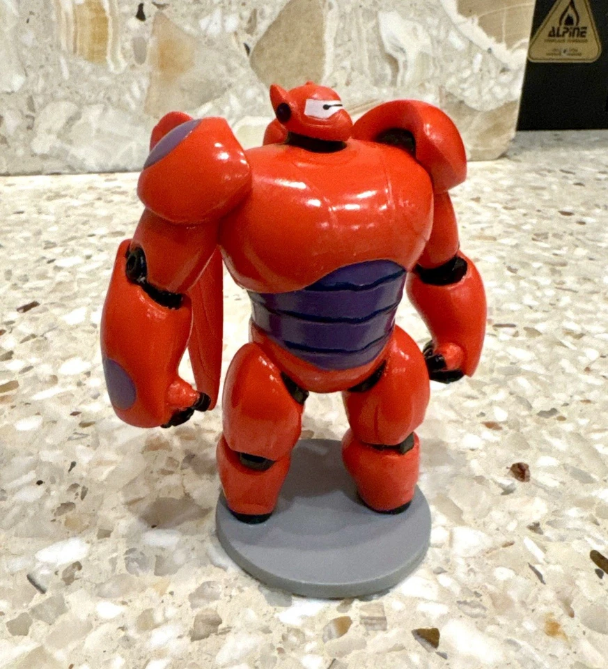 迪士尼 Big Hero 6 Baymax 红色盔甲公仔玩具 4.5 英寸蛋糕装饰 PVC — 第 1/1 张图片