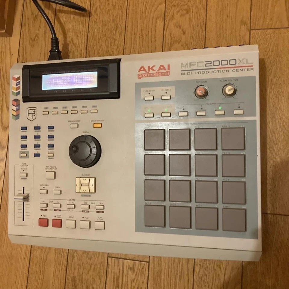 Akai MPC2000XL Sampling Pro Music Equipment  Drum Machine - Image 1 of 4