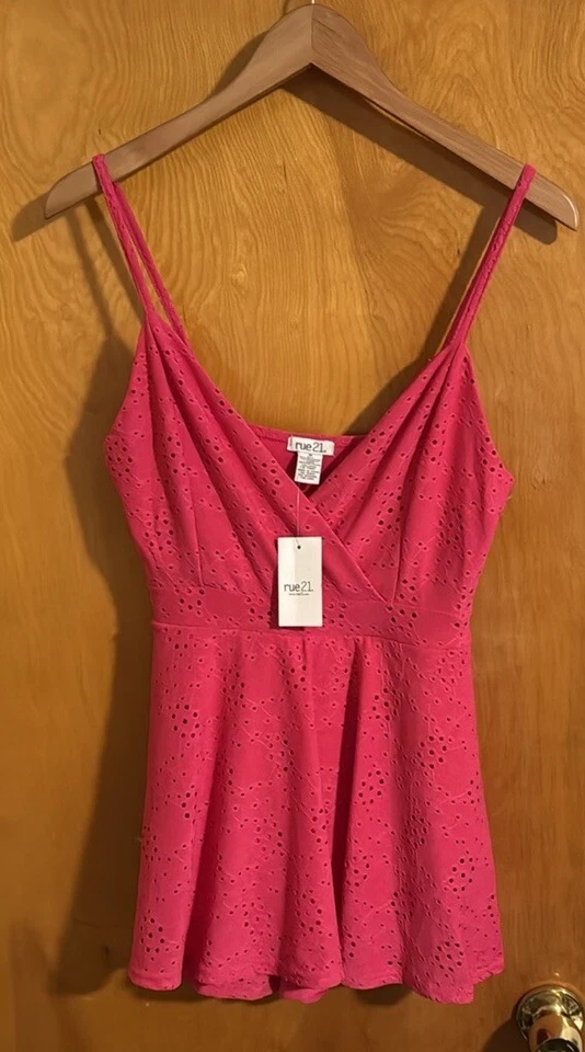 Camiseta sin mangas rosa para mujer mediana Rue21 forrada Foto 1 de 3