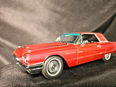 Ford Thunderbird 1964 Danbury como nuevo techo rígido escala 1:24 Inv. #3569 Foto 1 de 4