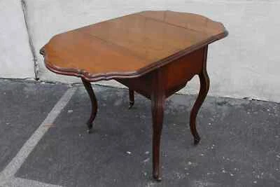 Шикарный французский викторианский резной швейный стол из листьев грецкого ореха 19 века - Изображение 1 из 4