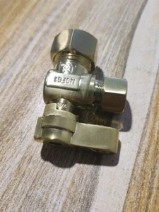 Kingston Valvola di arresto angolare in ottone 5/8" OD Comp X 1/2" OD Comp - Foto 1 di 8