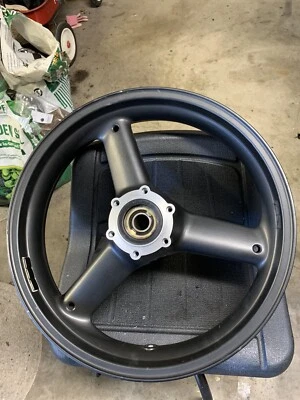 Rueda delantera 99-04 Triumph Sprint 955i OEM Foto 1 de 2