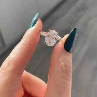 Anillo de compromiso de boda de diamantes cultivados/CVD ovalados IGI de 3,00 quilates de oro rosa de 14 k Foto 1 de 4