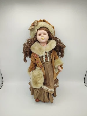 Jolie poupée en porcelaine, Poupée de collection, Style russe - Photo 1/4