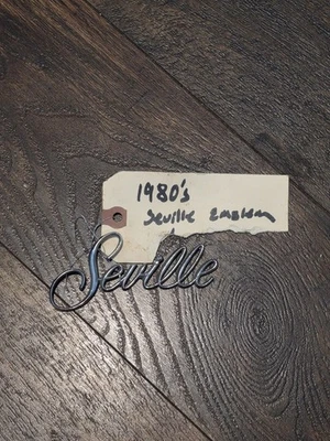 Cadillac Seville Script Emblema OEM Insignia Cromada - Borde Clásico GM Foto 1 de 3