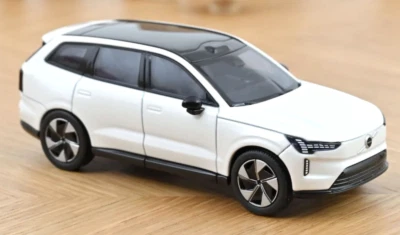 wonderful diecast-modelcar 1/43 VOLVO EX90 2024  - crystal white - lim.edition - Image 1 of 2