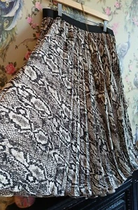 White charcoal grey & beige snakeprint pleated midi skirt size 16 Papaya - Picture 1 of 7