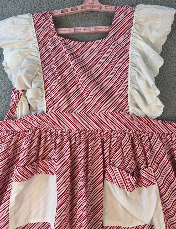 Delantal a rayas rojas de caramelo hecho a mano para mujer mezcla de algodón con volantes hombro granja Foto 1 de 4