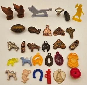 29 Vintage Cracker Jack/Gumball Machine Toys Charms - Picture 1 of 8