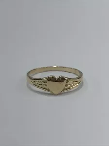 9ct 9K Yellow Gold Heart Shaped Signet Ring. Size O. Brand New - Picture 1 of 6
