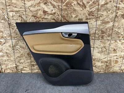 VOLVO XC90 2016-2025 PANEL MOLDURA PUERTA LADO CONDUCTOR TRASERO BEIGE OEM V38 Foto 1 de 4