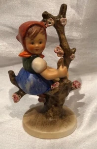 VINTAGE HUMMEL "APPLE TREE GIRL" FIGURINE 4" GOEBEL GERMANY. Marked 141 3/0 - Picture 1 of 8