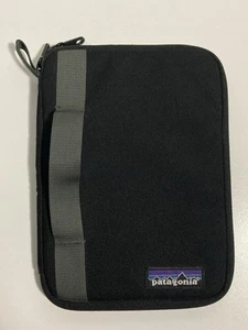 Patagonia Custodia a Libro per iPad Mini (Nero) - Foto 1 di 7