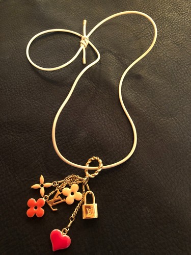 LOUIS VUITTON（LV） LOUIS VUITTON Collana Ciondolo Choker Portachiavi Borsa Ciondolo AUTENTICO Fiore LB30