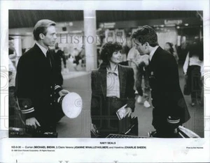 1990 Press Photo Michael Biehn Joanne Whalley-Kilmer Charlie Sheen Navy Seals - Picture 1 of 2