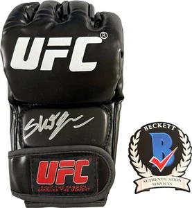MAURICIO SHOGUN RUA SIGNED UFC MMA GLOVE BECKETT BAS COA W796817 - Picture 1 of 2