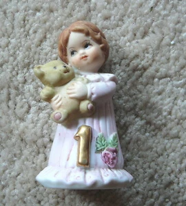 MUÑECA FIGURA NIÑA CUMPLEAÑOS PORCELANA ENESCO CRECER 1982 - EDAD 1 - USADA EN EXCELENTE ESTADO - Imagen 1 de 3