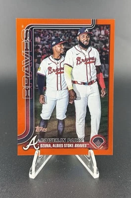 2025 Topps Update Veteran Combos #US229 Albies & Ozuna NARANJA SN/25 Braves Foto 1 de 2