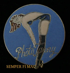 PHOTO FANNY NOSE ART HAT LAPEL PIN UP TIE TAC AVIATION PILOT CREW GIFT WOW - Picture 1 of 12