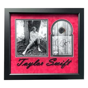 Taylor Swift copertina CD folklore autografato album incorniciato JSA COA foto firmata - Foto 1 di 8
