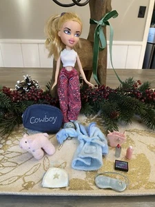 2003 Bratz Slumber Party Cloe Doll and Accessories Clothes Pig - Picture 1 of 10