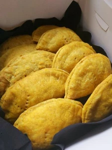 Jamaican Patties Freshly Baked Pack of 10 - Picture 1 of 6
