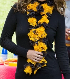 Team Spirit Steelers - Handknitted Ruffled Scarf - New - Picture 1 of 1