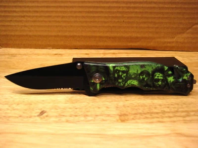 ZOMBIE SPRING ASSISTED SURVIVAL OUTDOOR POCKET KNIFE WITH BELT CLIP ( GREEN ) Foto 1 de 2