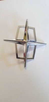 61 62 63 64 65 66 67 68 69 Lincoln Continental Sail Panel Emblem Star - Image 1 of 2