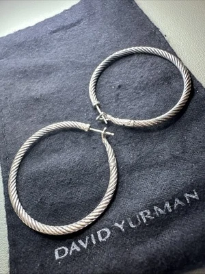 Pendientes de aro con cable clásicos de plata de ley David Yurman de 1,5' pulgadas Foto 1 de 4