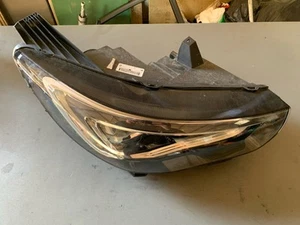 Vauxhall Grandland X 18-21 Scheinwerfer Fahrerseite YP00015480 Halterung defekt - Bild 1 von 6