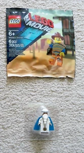 LEGO The LEGO Movie - Rare - Western Emmet, & Young Vitruvius w/ Medalion - New - Picture 1 of 3