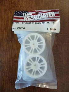 Ruedas blancas radiadas delanteras Team Associated 18B # 21250 - Imagen 1 de 3